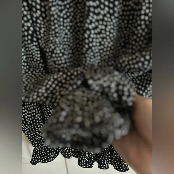 ❤️ 3/$15❤️ Frankie & Missy blouson top - Picture 5 of 11